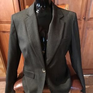 Jones Of New York olive colored ladies pants suit.
